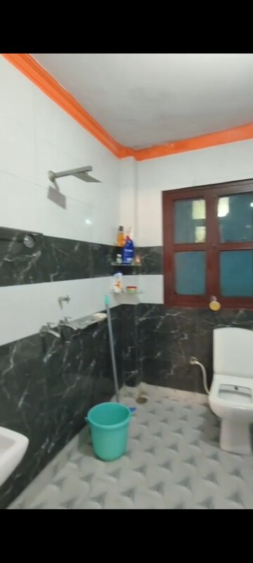 Master Bedroom in 1 RK Builder Floor at Sun Homes, Shakti Khand Iii – for Rent