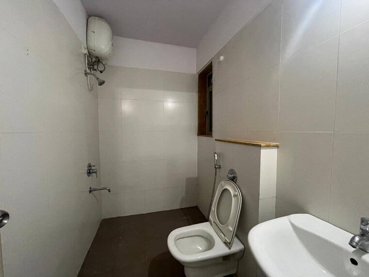 Bathroom, lodha-casa-rio 2 Bedroom 969 Sq.Ft. Apartment In Dombivli East Thane 9463940