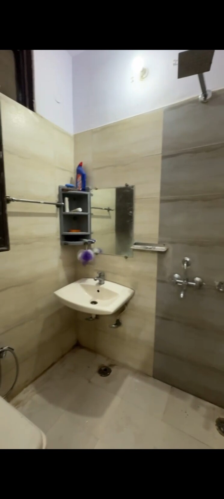 Bathroom, saya-villa 2 Bedroom 950 Sq.Ft. Builder Floor In Indrapuram Ghaziabad 9463943