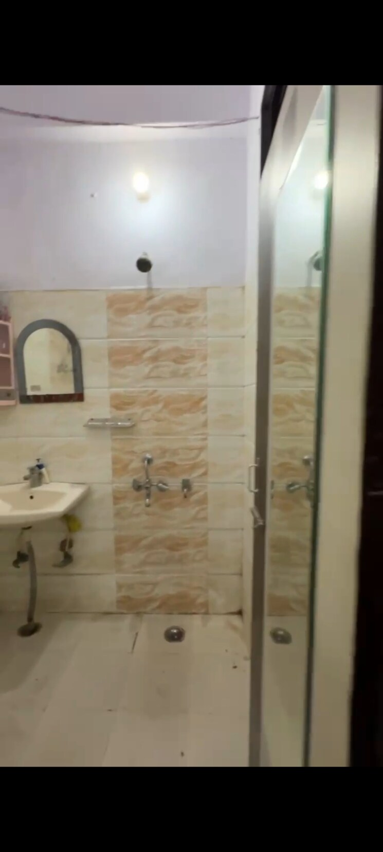 Bathroom, saya-villa 2 Bedroom 950 Sq.Ft. Builder Floor In Indrapuram Ghaziabad 9463943