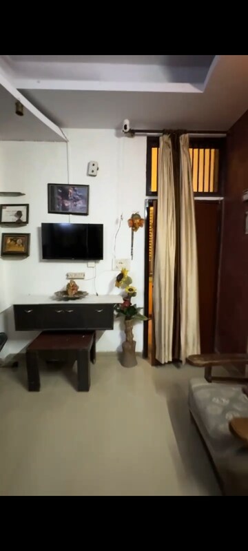 Kitchen in 2 BHK Builder Floor at Saya Villa, Indrapuram – for Rent