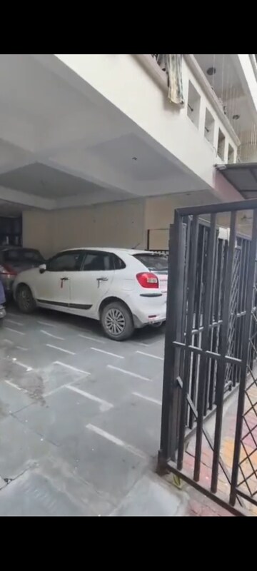 Parking in 3 BHK Builder Floor at Maya Homes, Indrapuram – for Sale