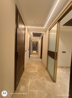 Furnished Amenities in 3 BHK Builder Floor at Panchsheel Enclave – for Sale