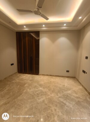 Furnished Amenities in 3 BHK Builder Floor at Panchsheel Enclave – for Sale