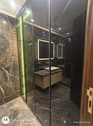 Furnished Amenities in 3 BHK Builder Floor at Panchsheel Enclave – for Sale