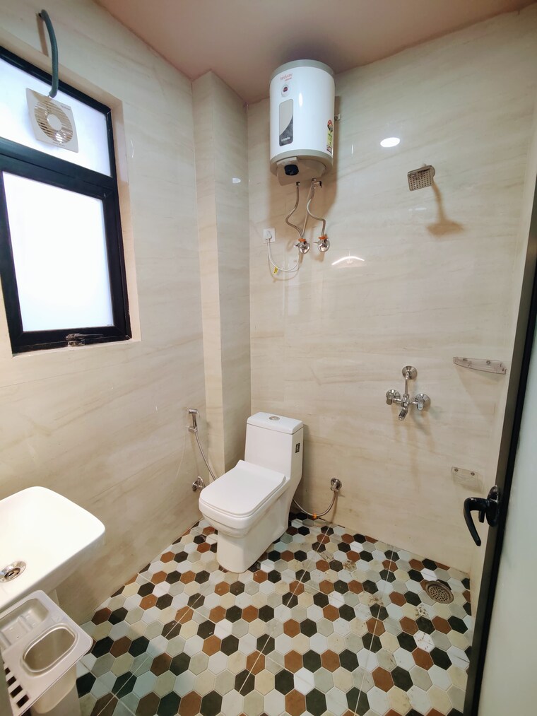 Bathroom, sector 38 Studio 652 Sq.Ft. Builder Floor In Sector 38 Gurgaon 9463983