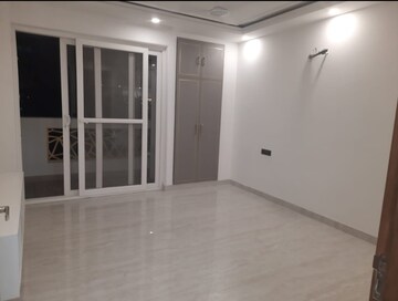 Room in 4 BHK Builder Floor at BPTP Eden Estate, Sector 81 – for Rent