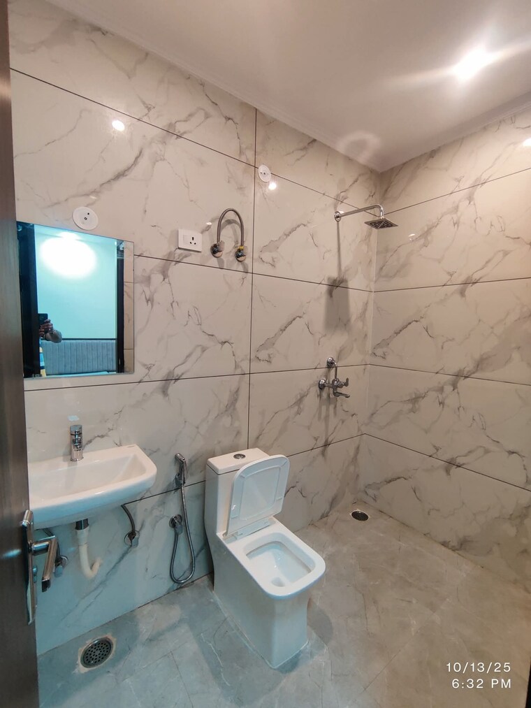 Bathroom, sector 38 2 Bedroom 1398 Sq.Ft. Builder Floor In Sector 38 Gurgaon 9463998
