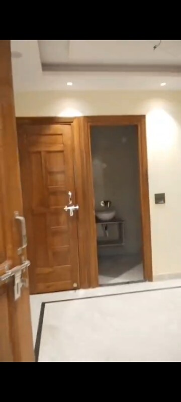 Furnished Amenities in 3 BHK Builder Floor at A and M Shakti Plaza, Shakti Khand Iii – for Rent