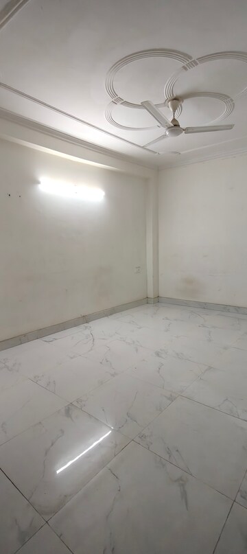 Room in 2 BHK Builder Floor at Chattarpur – for Rent