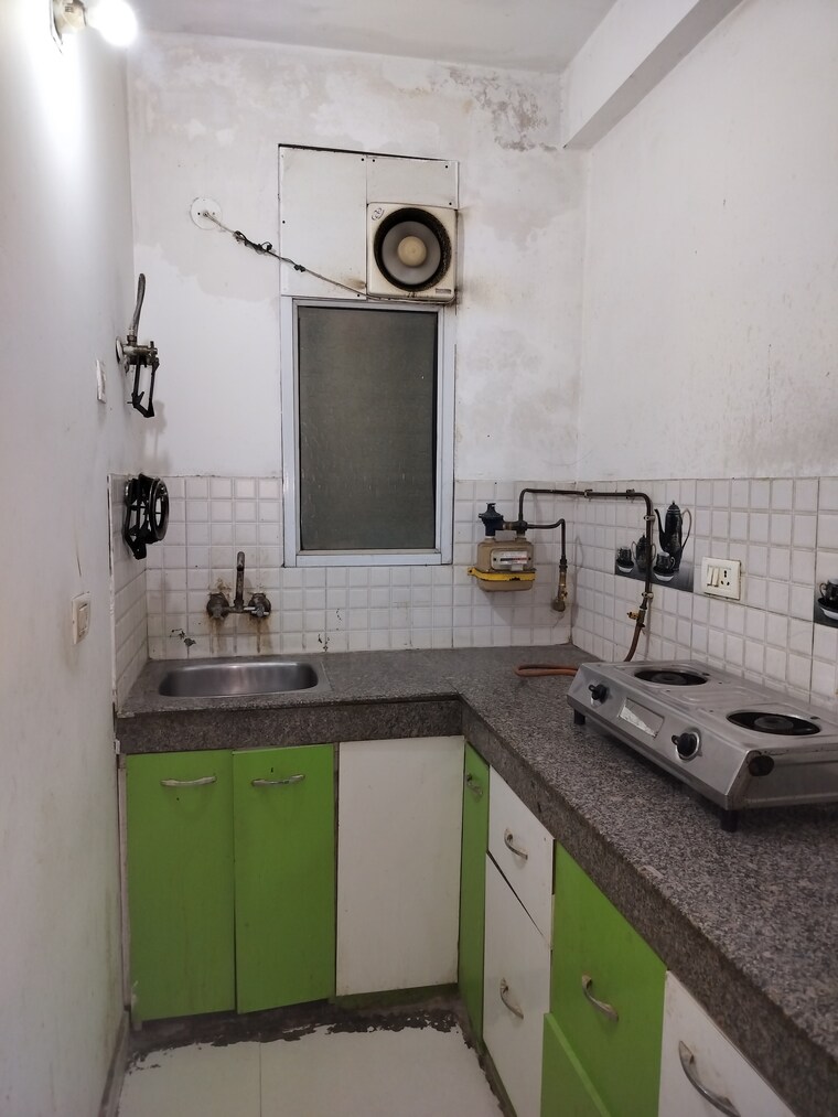 Bathroom, golden-nest-apartments-sector-68 1 Bedroom 550 Sq.Ft. Builder Floor In Sector 68 Noida 9464043