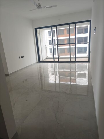 Room in 2.5 BHK Apartment at Unique Youtopia, Kharadi – for Rent