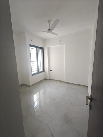 Room in 2.5 BHK Apartment at Unique Youtopia, Kharadi – for Rent