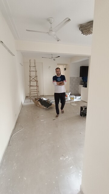 Room in 3 BHK Apartment at Jm Orchid, Sector 76 – for Rent