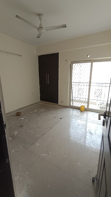 Room in 3 BHK Apartment at Jm Orchid, Sector 76 – for Rent