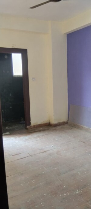 Room in 2 BHK Apartment at Sunshine Apartments Sector 73, Sector 73 – for Sale