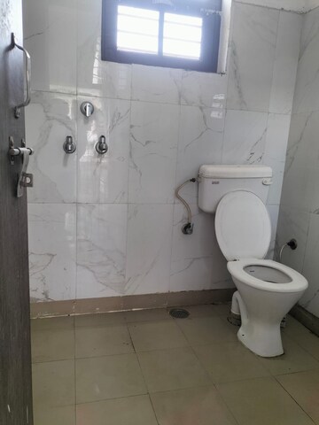 Bathroom in 1 RK Builder Floor at Sector 14 – for Rent