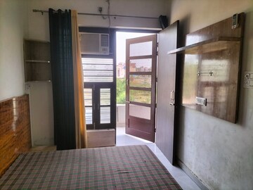 1 RK Builder Floor For Rent in Sector 14