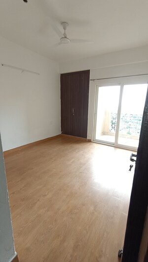 Room in 2 BHK Apartment at Supertech The Romano, Sector 118 – for Rent