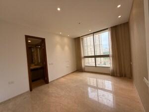 Room in 4 BHK Apartment at Hiranandani Lake Enclave Glendale, Thane West – for Rent