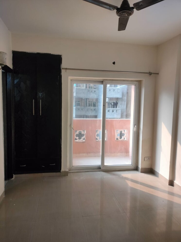 Room, nimbus-the-hyde-park 2 Bedroom 915 Sq.Ft. Apartment In Sector 78 Noida 9464107