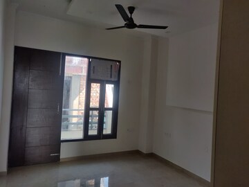 Room in 2 BHK Builder Floor at Gupta Awas, Sushant Lok I – for Rent