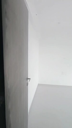 Room in 2 BHK Apartment at Dev Leo Tower, Oshiwara – for Rent