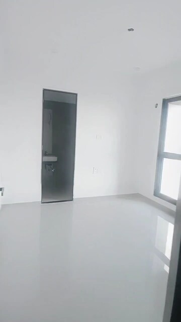 Furnished Amenities in 2 BHK Apartment at Dev Leo Tower, Oshiwara – for Rent