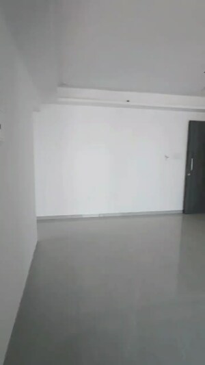 Room in 2 BHK Apartment at Dev Leo Tower, Oshiwara – for Rent