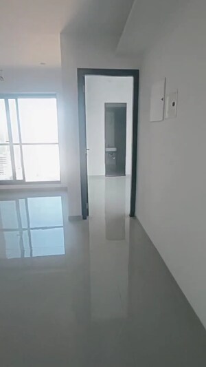 Room in 2 BHK Apartment at Dev Leo Tower, Oshiwara – for Rent