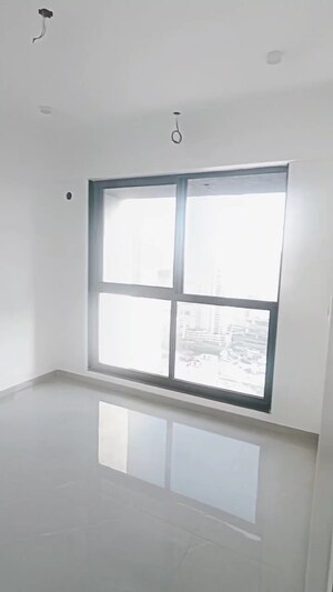 Room in 2 BHK Apartment at Dev Leo Tower, Oshiwara – for Rent