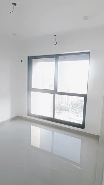 Room in 2 BHK Apartment at Dev Leo Tower, Oshiwara – for Rent