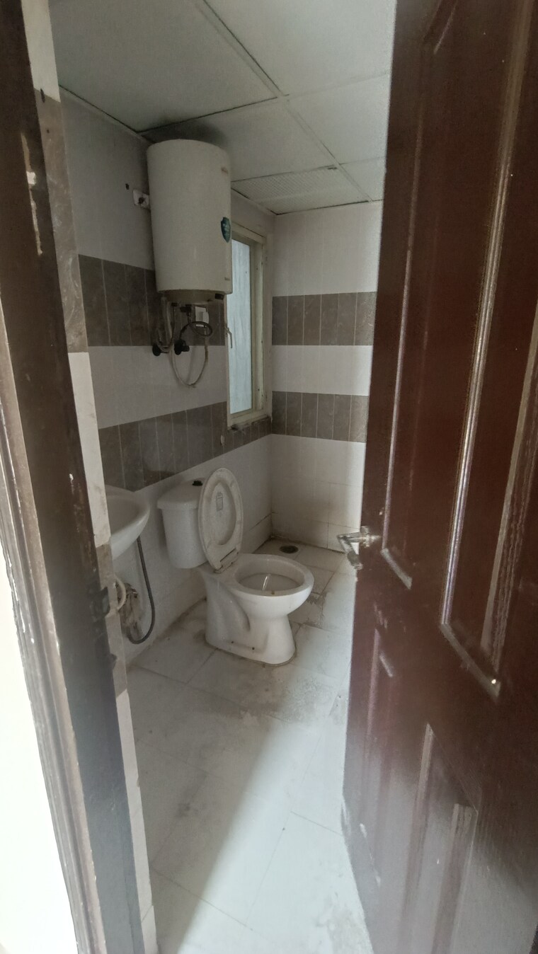 Bathroom, jm-orchid 3 Bedroom 1472 Sq.Ft. Apartment In Sector 76 Noida 9464123