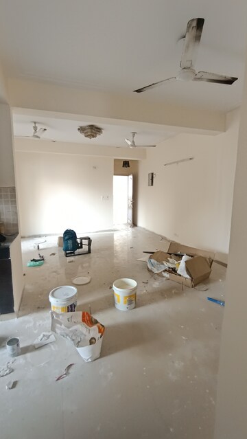 Team Area in 3 BHK Apartment at Jm Orchid, Sector 76 – for Rent