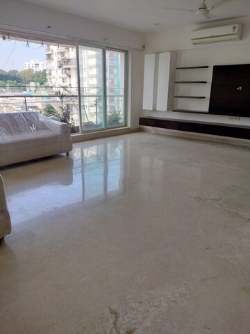 Room in 3 BHK Apartment at Dheeraj Celestial, Bandra West – for Rent