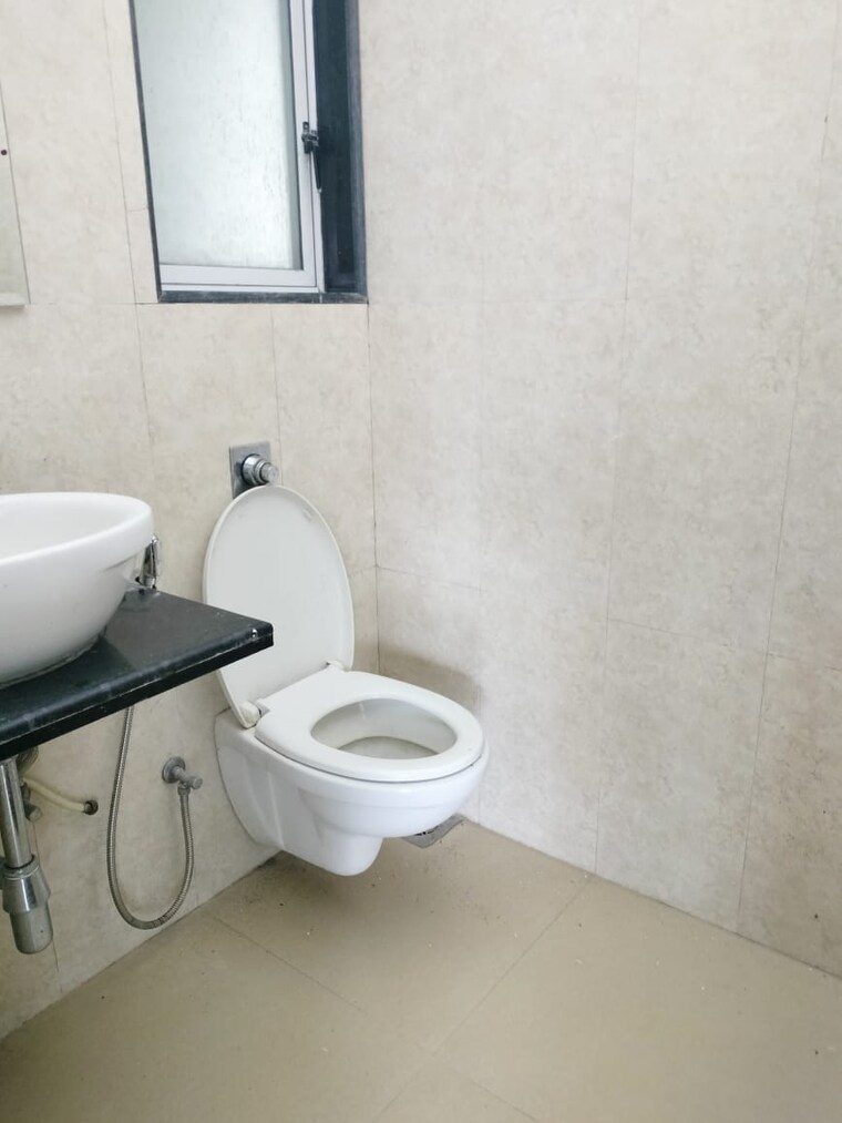 Bathroom, dheeraj-celestial 3 Bedroom 1716 Sq.Ft. Apartment In Bandra West Mumbai 9464134