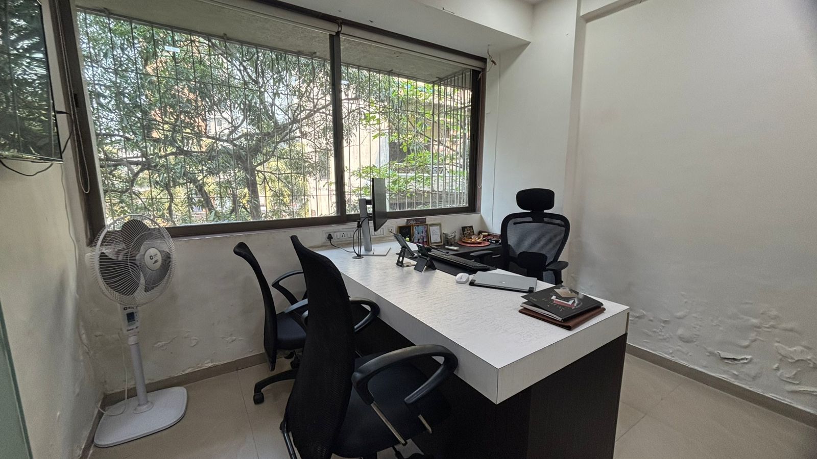 Office Space For Rent in Pranik Chambers