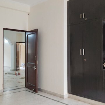 Room in 3 BHK Independent House at Sector 23a – for Rent