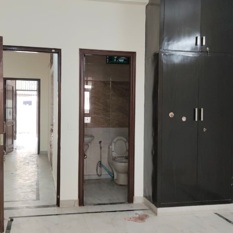 Room, sector 23a 3 Bedroom 2700 Sq.Ft. Independent House In Sector 23a Gurgaon 9464173