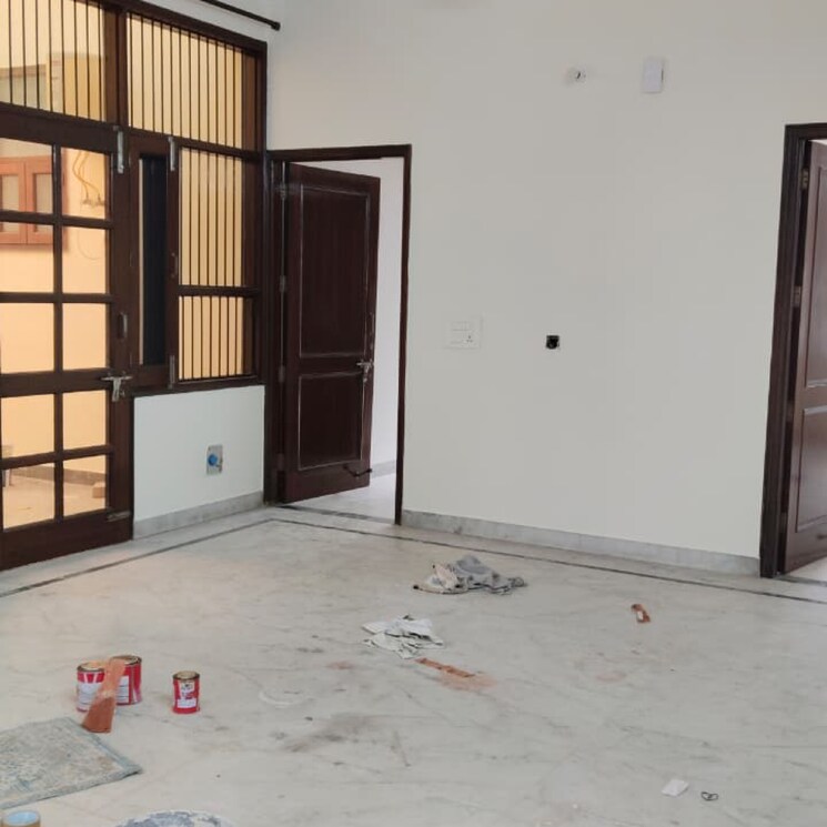 Room, sector 23a 3 Bedroom 2700 Sq.Ft. Independent House In Sector 23a Gurgaon 9464173
