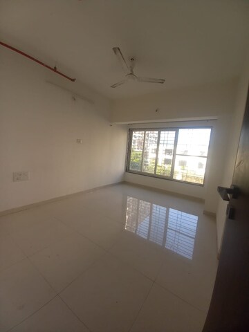 Room in 2 BHK Apartment at Vascon Viola, Warje – for Rent