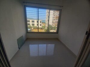 Room in 2 BHK Apartment at Vascon Viola, Warje – for Rent