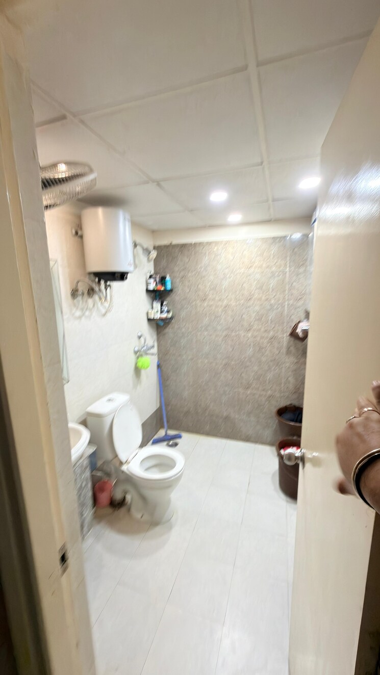 Bathroom, uninav-bliss 4 Bedroom 2590 Sq.Ft. Apartment In Raj Nagar Extension Ghaziabad 9464198
