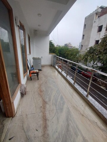 Balcony in 2.5 BHK Builder Floor at Tulip Mall, Sector 46 – for Rent
