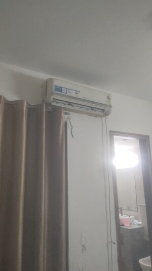 Building Lobby in 2.5 BHK Builder Floor at Tulip Mall, Sector 46 – for Rent