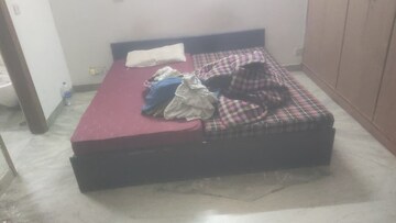 Bedroom in 2.5 BHK Builder Floor at Tulip Mall, Sector 46 – for Rent