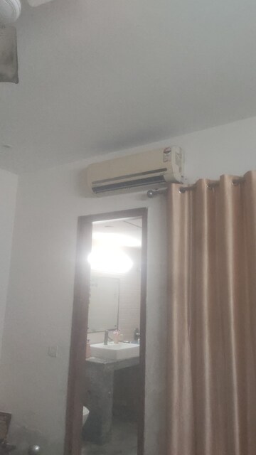 Building Lobby in 2.5 BHK Builder Floor at Tulip Mall, Sector 46 – for Rent