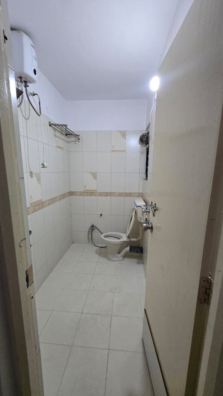 Bathroom, sukhwani-classic 2 Bedroom 1000 Sq.Ft. Apartment In Koregaon Park Pune 9464224