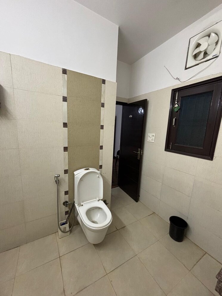 Bathroom, rwa-apartments-sector-47 2 Bedroom 112 Sq.Mt. Builder Floor In Sector 47 Noida 9464243