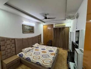 Bedroom in 3 BHK Apartment at Daliganj – for Rent